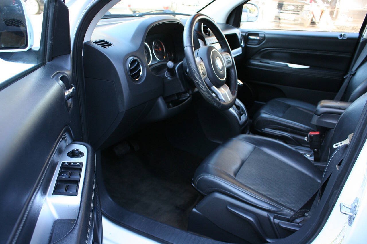 Used 2016 Jeep Compass Latitude AWD/4WD image 10