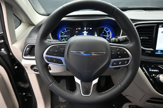 Used 2024 Chrysler Pacifica Limited FWD image 20