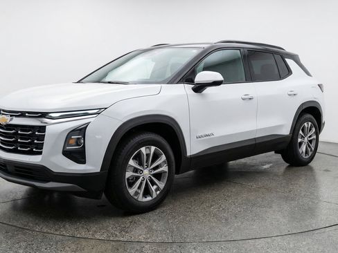 Used 2025 Chevrolet Equinox LT image 3