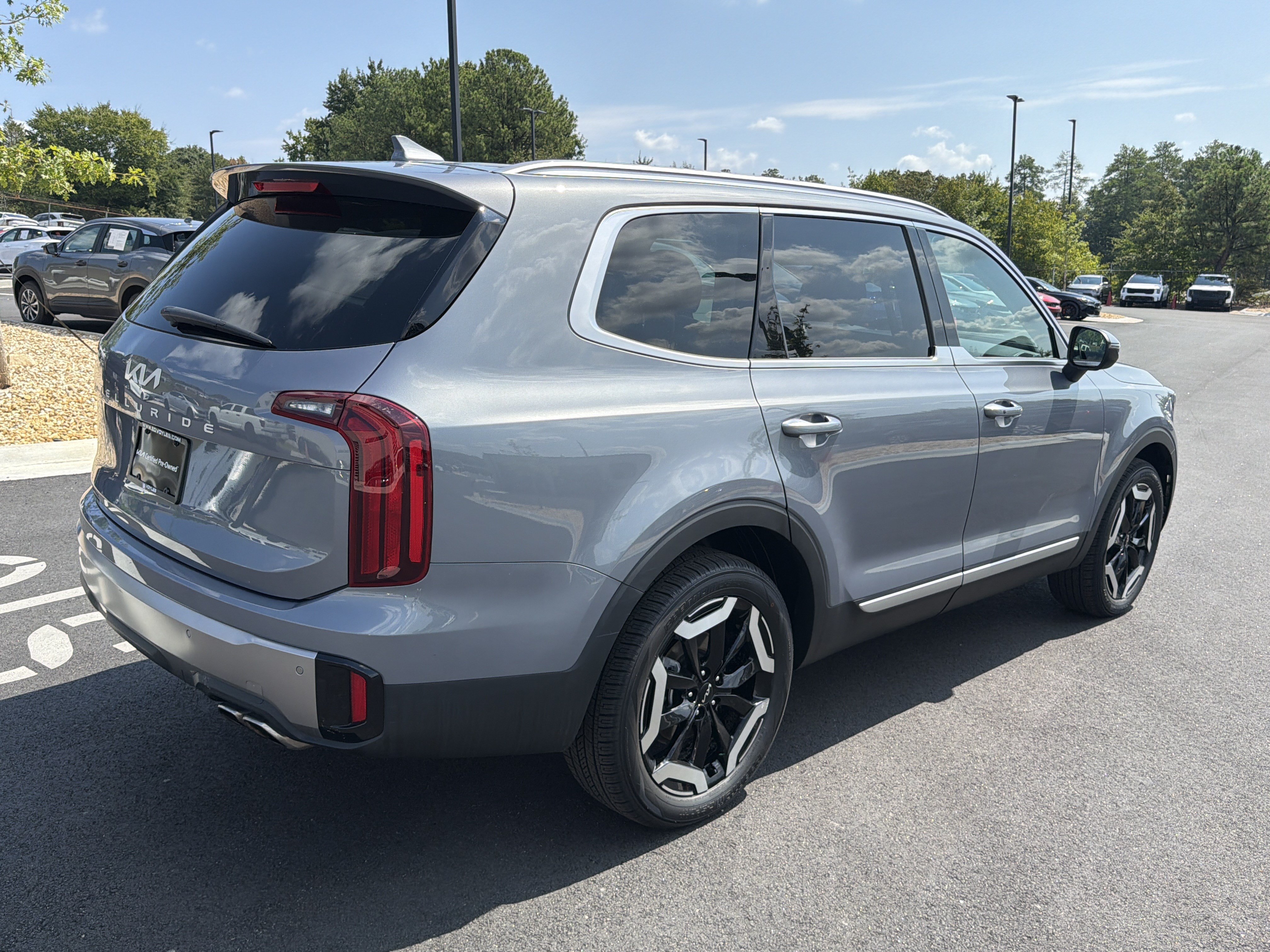 Used 2025 Kia Telluride S FWD image 7