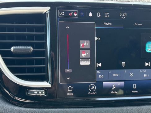 Used 2023 Chrysler Pacifica Touring-L image 7