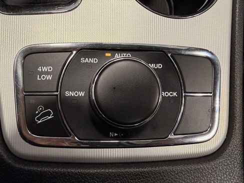 Used 2018 Jeep Grand Cherokee Limited image 31