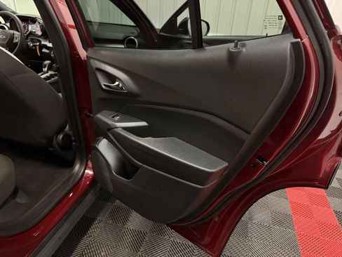 Used 2024 Chevrolet Trax RS FWD image 41
