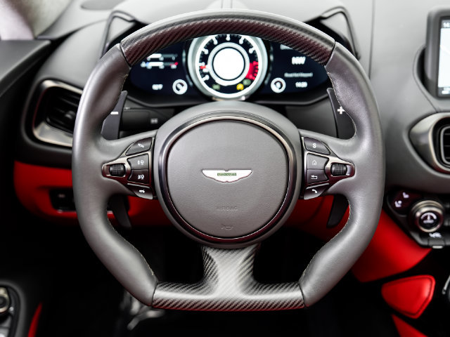 Used 2022 Aston Martin V8 Vantage Roadster RWD image 14