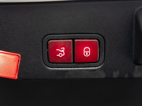 Used 2013 Mercedes-Benz SL 550 image 9