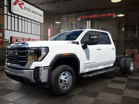 New 2026 GMC Sierra 3500 SLE w/ SLE Convenience Package AWD/4WD image 1