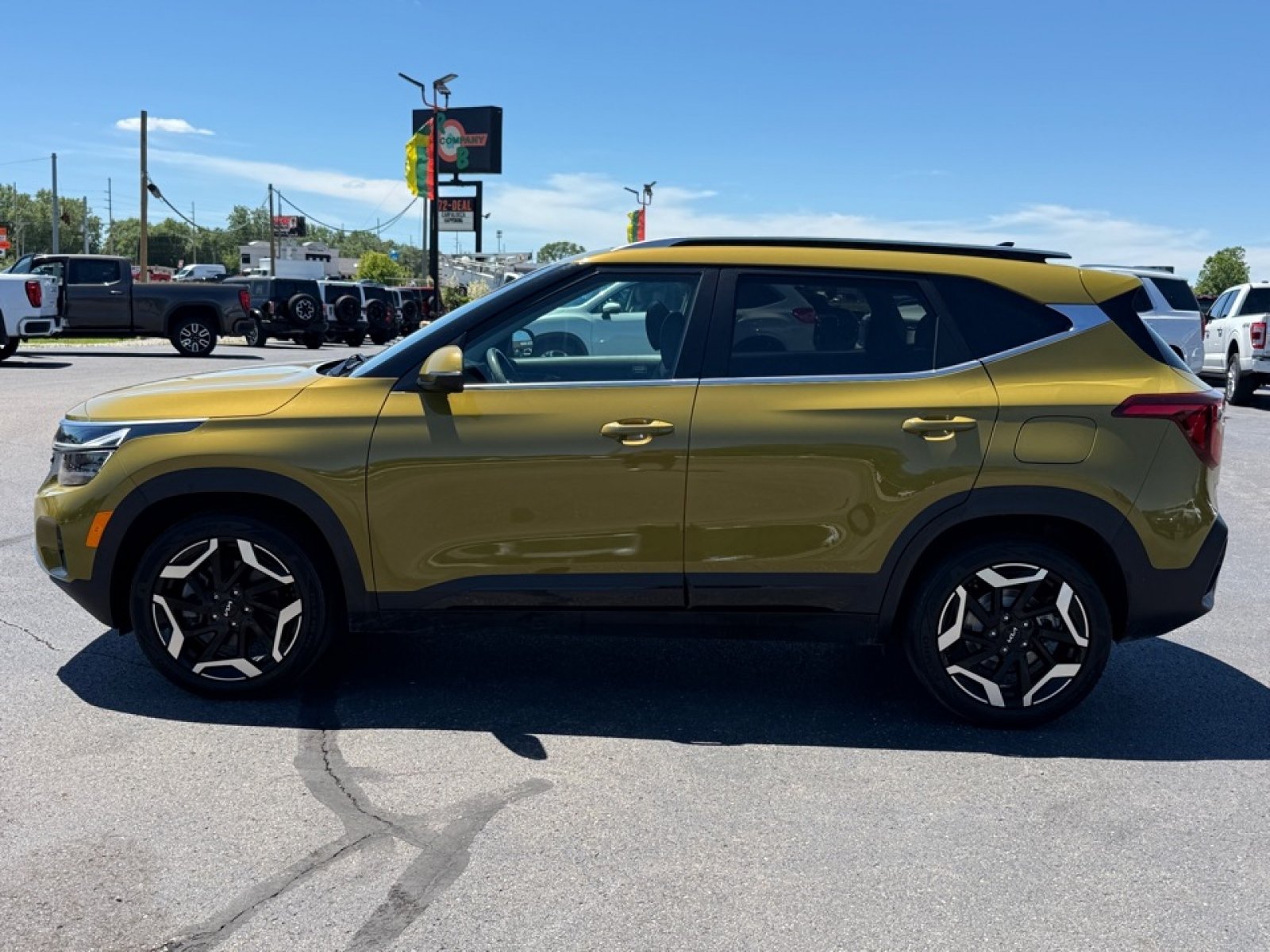Used 2024 Kia Seltos SX w/ SX Sunroof Package AWD/4WD image 5