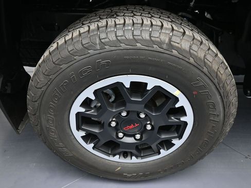 New 2024 Toyota Tacoma TRD Off-Road image 12