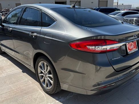 Used 2017 Ford Fusion SE FWD image 7