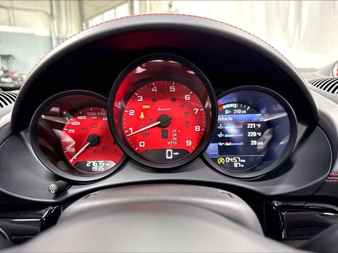 Used 2021 Porsche 718 Boxster Spyder RWD image 22