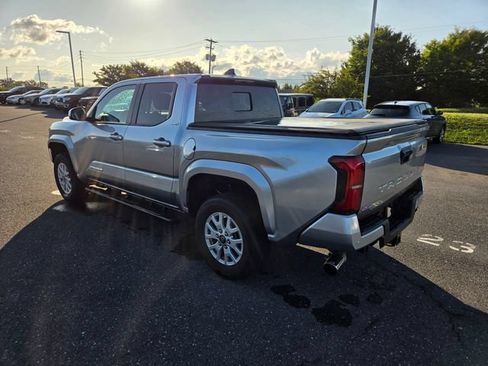 Used 2024 Toyota Tacoma SR5 AWD/4WD image 12