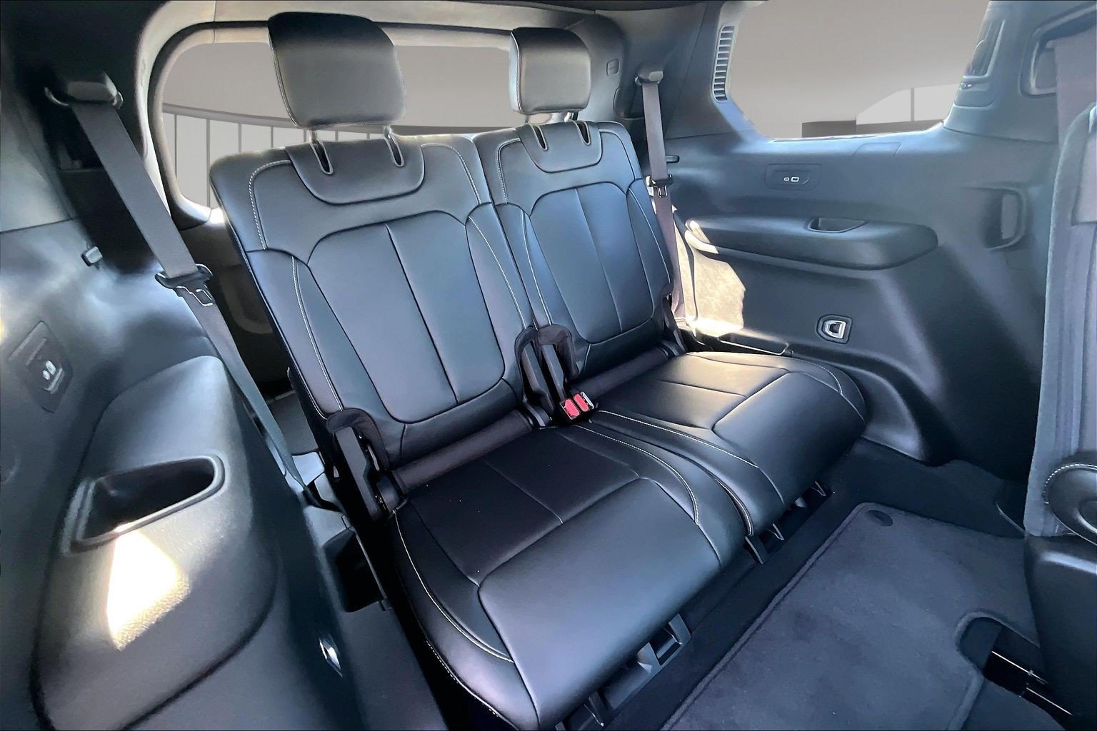 Used 2024 Jeep Grand Cherokee L Limited RWD image 28