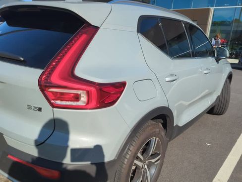 Used 2025 Volvo XC40 B5 Core AWD/4WD image 4