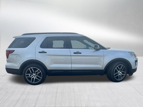 Used 2018 Ford Explorer Sport w/ Equipment Group 401A AWD/4WD image 8