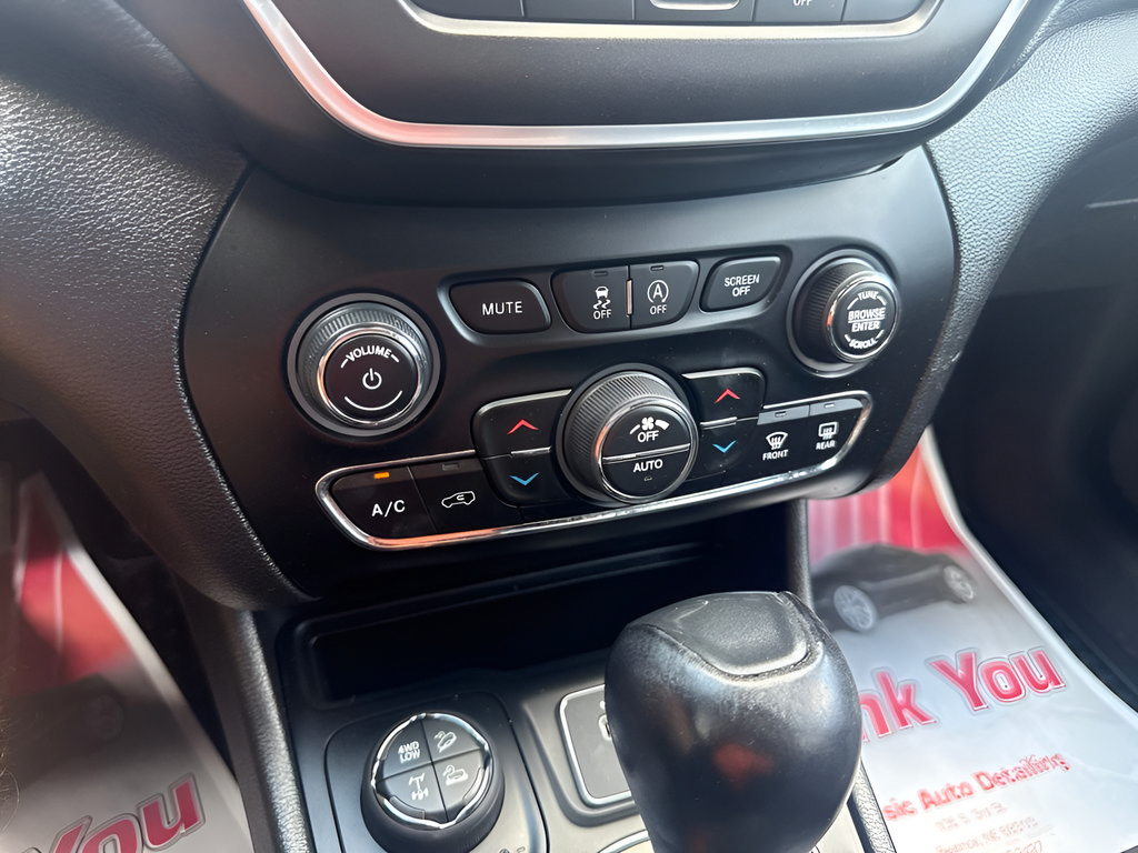 Used 2021 Jeep Cherokee Trailhawk w/ Premium Leather Package AWD/4WD image 20