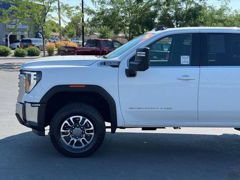Used 2024 GMC Sierra 3500 SLE w/ SLE Convenience Package AWD/4WD image 4