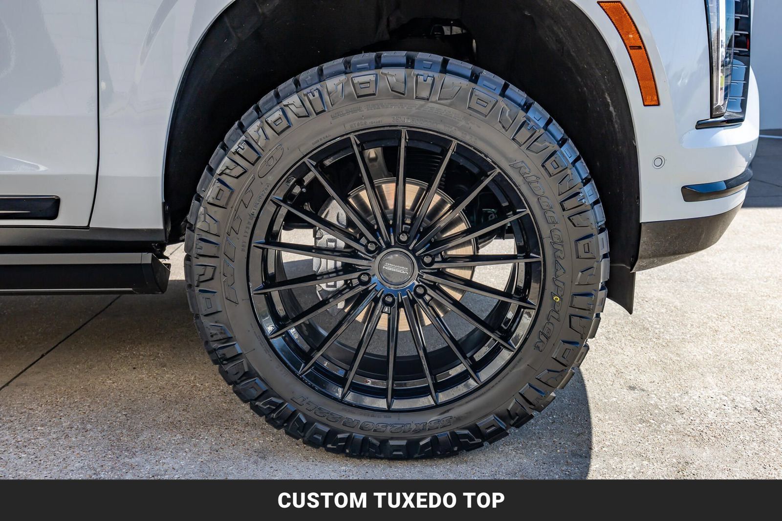 Used 2026 Cadillac Escalade Platinum Sport w/ LPO, Floor Liner Package AWD/4WD image 12