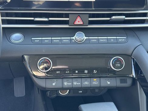 Certified 2025 Hyundai Elantra SEL image 31
