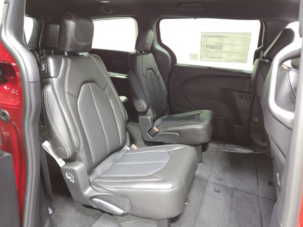 New 2026 Chrysler Pacifica Select w/ S Appearance Package FWD image 28