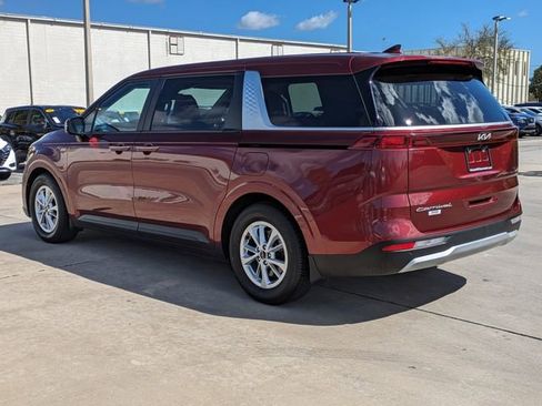 Used 2022 Kia Carnival LX image 8