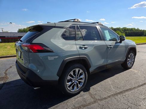 Used 2021 Toyota RAV4 XLE Premium FWD image 5