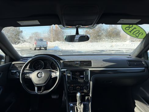 Used 2018 Volkswagen Passat 3.6 image 13
