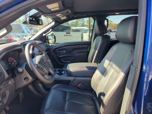 Used 2021 Nissan Titan PRO-4X w/ Pro-4x Convenience Package image 10