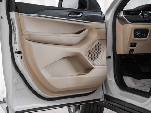 New 2025 Jeep Grand Cherokee L Limited w/ Luxury Tech Group II image 37