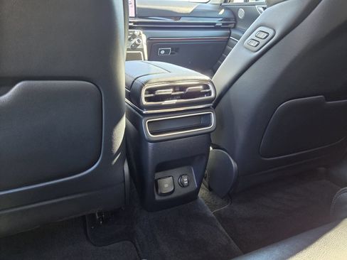 Used 2025 Genesis GV80 2.5T Standard AWD/4WD image 19