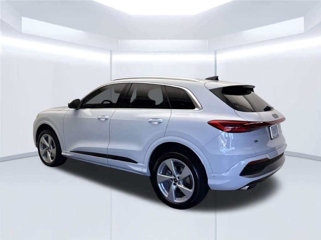 Used 2025 Audi Q5 Premium w/ Premium Plus AWD/4WD image 3