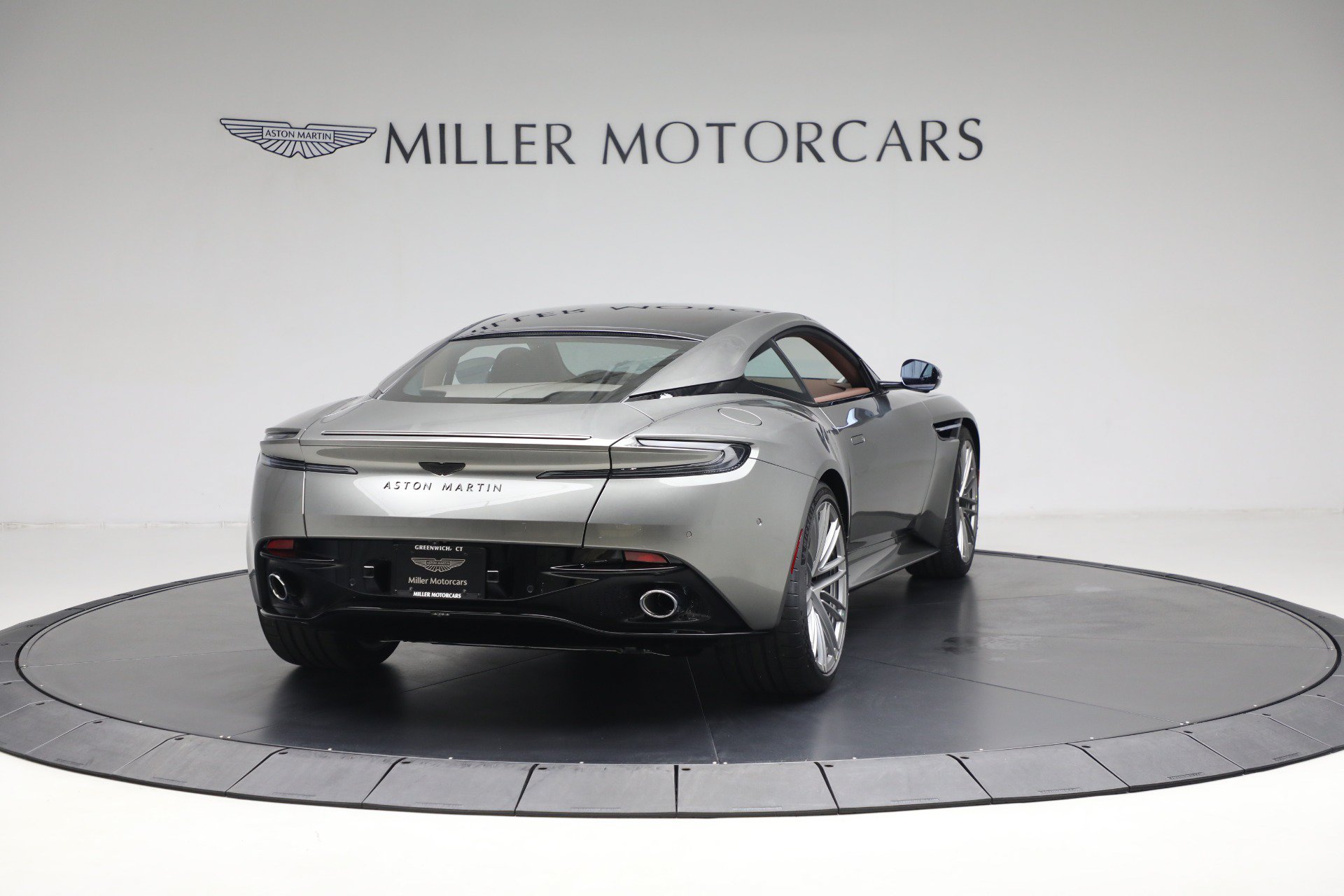 Used 2025 Aston Martin DB12 Coupe RWD image 6