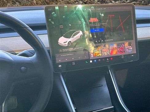 Used 2020 Tesla Model 3 Standard Range image 6