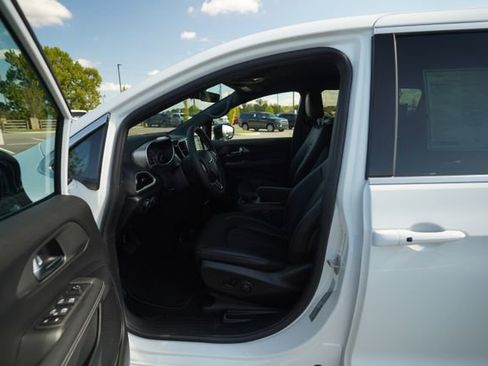 New 2026 Chrysler Voyager LX image 11