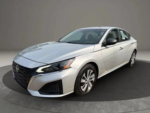 Used 2024 Nissan Altima 2.5 S FWD image 1