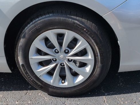 Used 2016 Toyota Camry LE FWD image 10