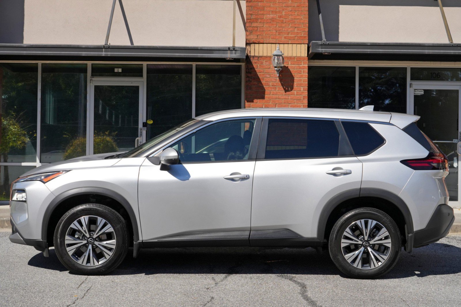 Used 2022 Nissan Rogue SV FWD image 43