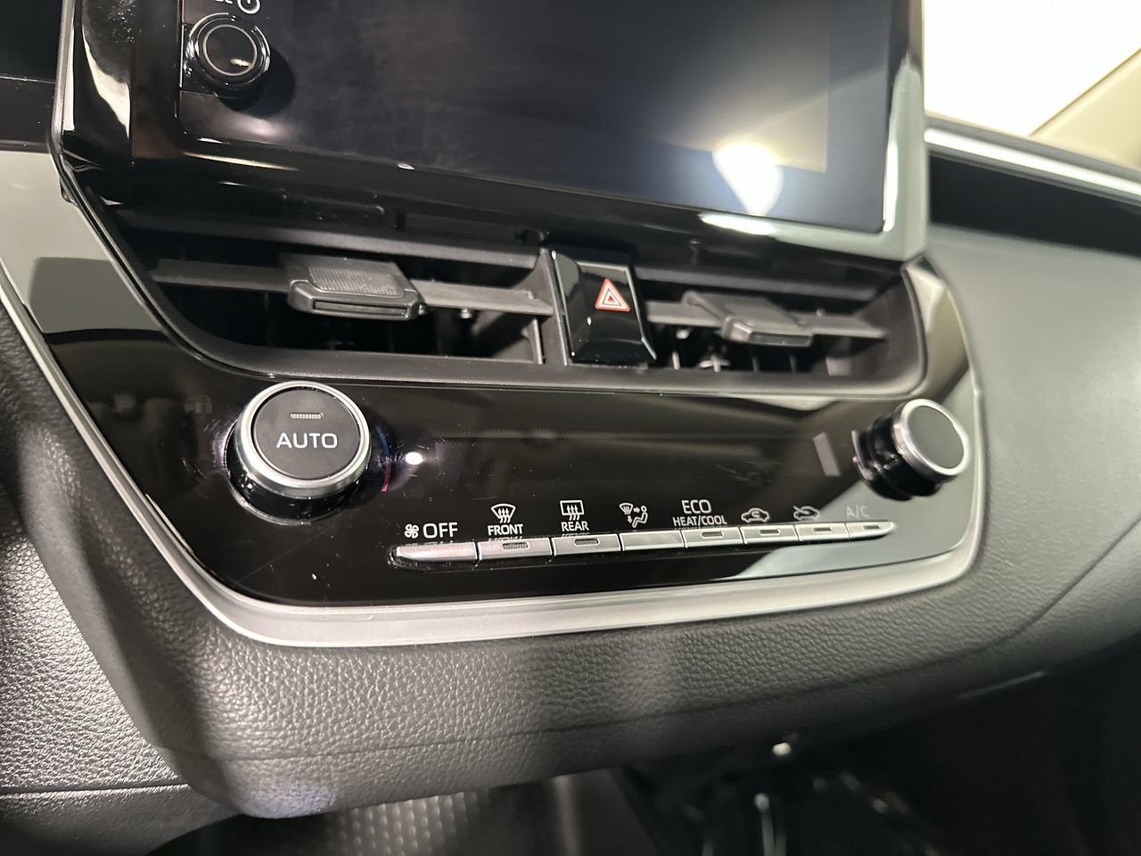 Used 2023 Toyota Corolla LE FWD image 17