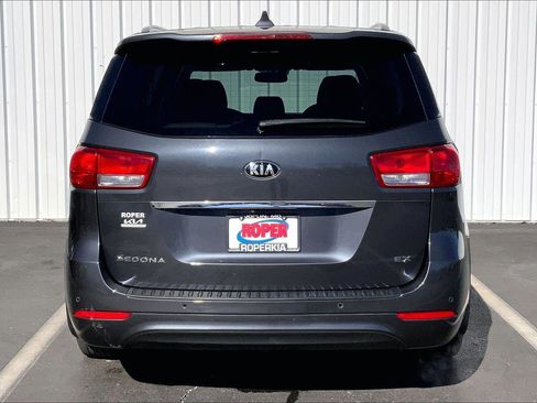 Used 2017 Kia Sedona EX image 4