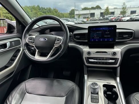 Used 2022 Ford Explorer XLT w/ Equipment Group 202A RWD image 16