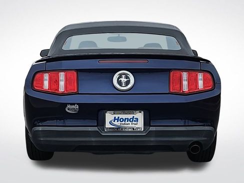 Used 2010 Ford Mustang Convertible image 7