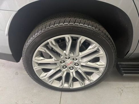 Used 2026 GMC Yukon Denali w/ Denali Reserve Package AWD/4WD image 25