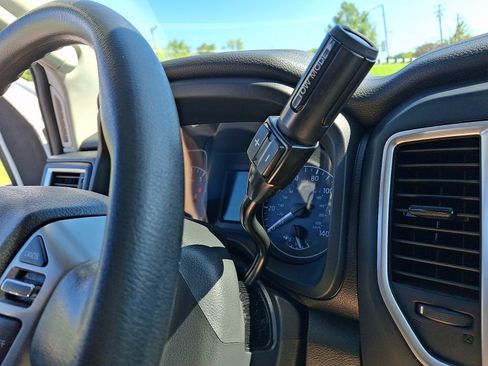 Used 2017 Nissan Titan S AWD/4WD image 13