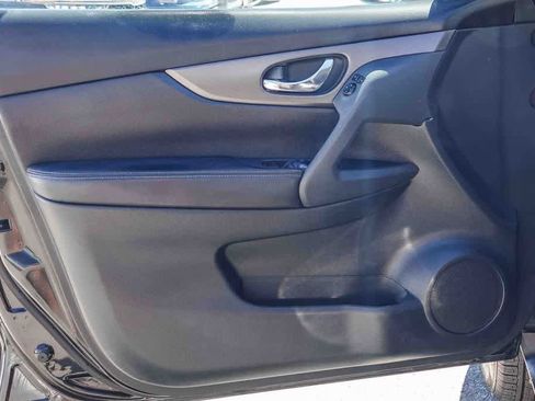 Used 2016 Nissan Rogue S image 19