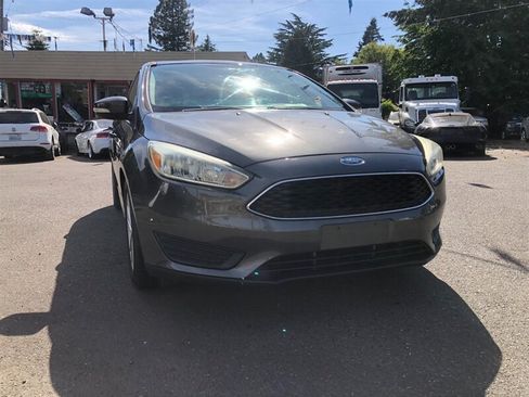 Used 2015 Ford Focus SE FWD image 6