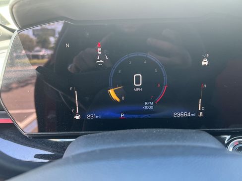 Used 2024 Chevrolet Trax RS w/ Sunroof Package image 12