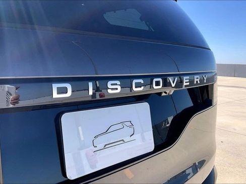 New 2026 Land Rover Discovery Limited Edition image 9