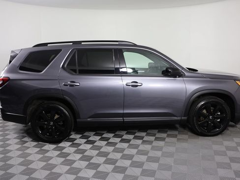 Used 2025 Honda Pilot Black Edition image 9