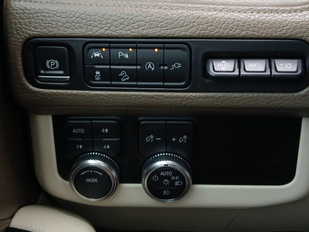 Used 2021 GMC Yukon XL Denali w/ Denali Premium Package AWD/4WD image 12