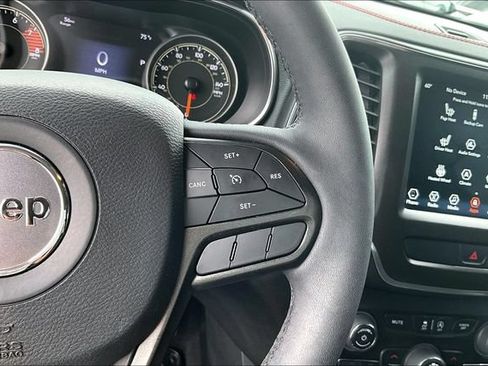 Used 2022 Jeep Cherokee Trailhawk AWD/4WD image 21