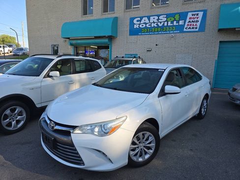 Used 2015 Toyota Camry LE FWD image 3